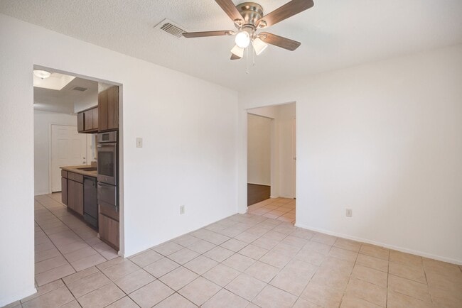 Building Photo - 12718 Panay Dr
