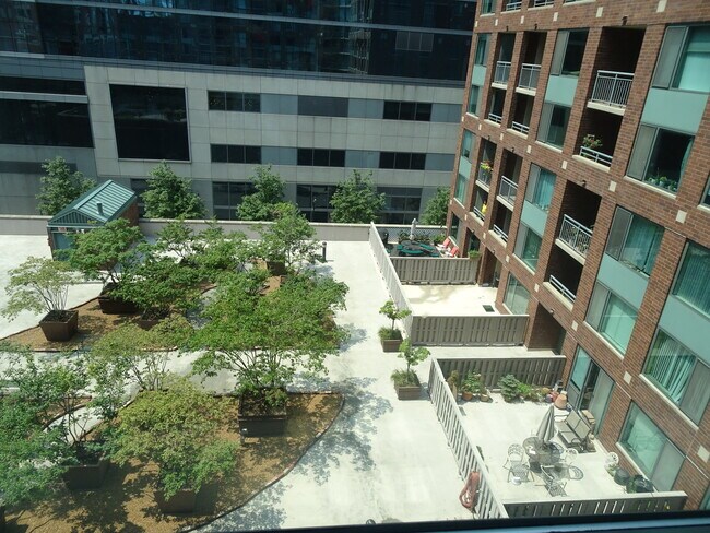 Building Photo - 440 N McClurg Ct