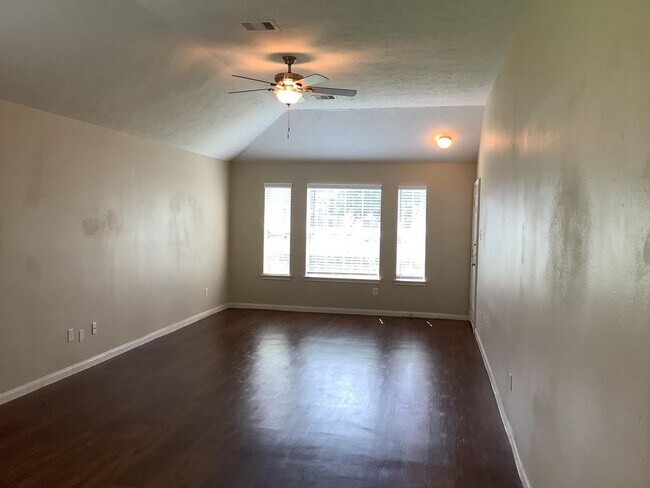 Foto del edificio - 3919 Hawthorn Glen Ct