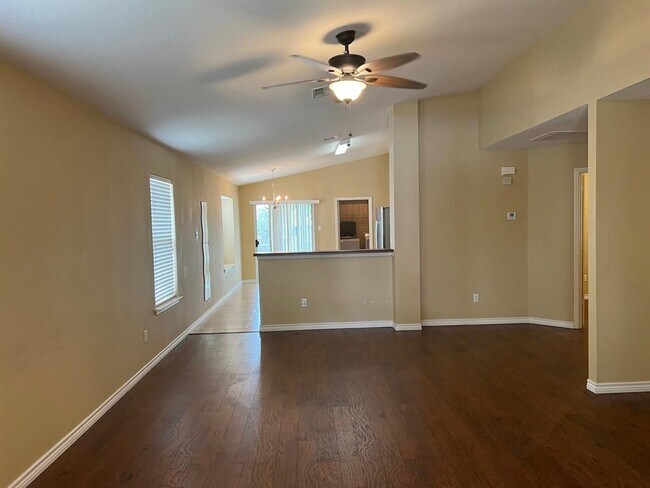 Foto del edificio - 1629 Tea Leaf Dr