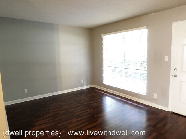 Building Photo - 1033 30th St S
