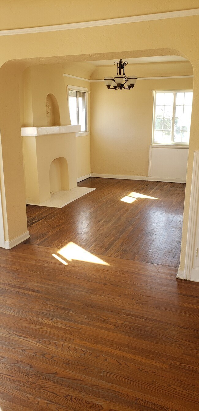 Dining Room - 1308 S Cloverdale Ave