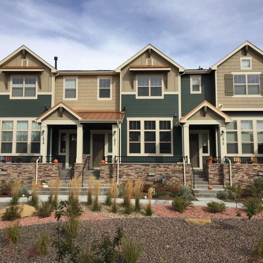 Primary Photo - Beautiful 3 bed, 2.5 bath townhome in Loui...