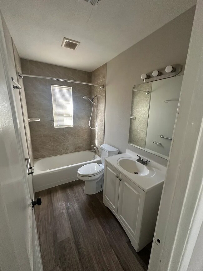 Foto del edificio - 2377 Imogene St