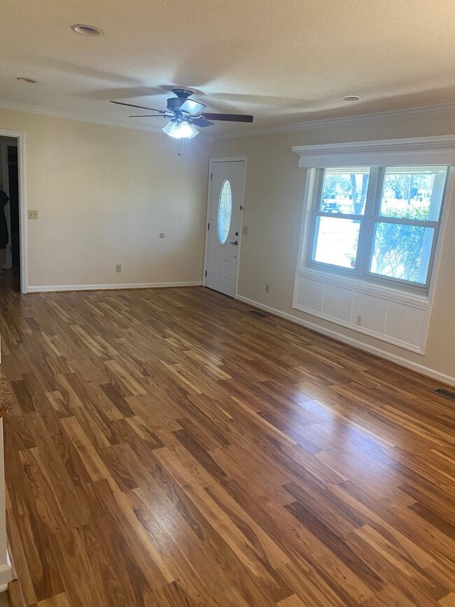 Building Photo - Martin Heights!