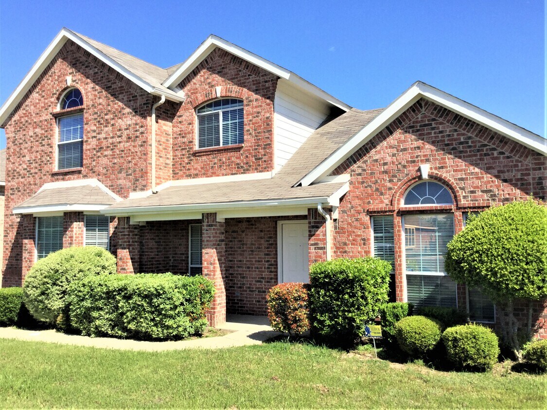 617 Kari Ann Lane House for Rent in DeSoto, TX