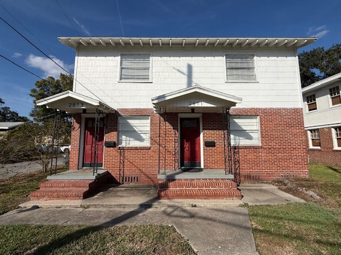 Primary Photo - Bright and Spacious 2-Bedroom Upstairs Duplex in Riverside!