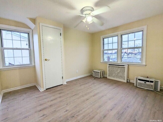 Foto del edificio - 156 Cornwell Ave