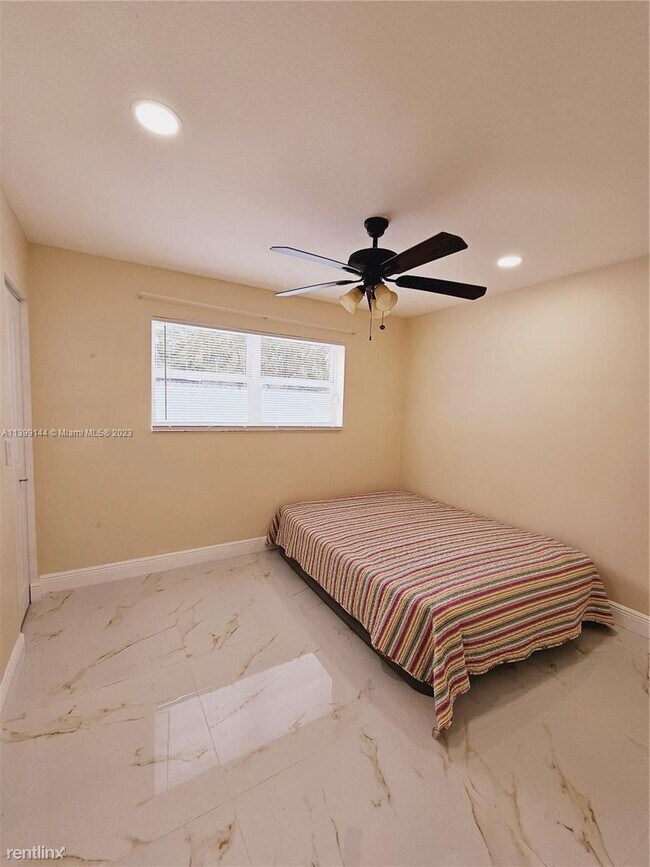 Building Photo - 4 br, 2 bath House - 5420 NW 82nd Ter # 5420