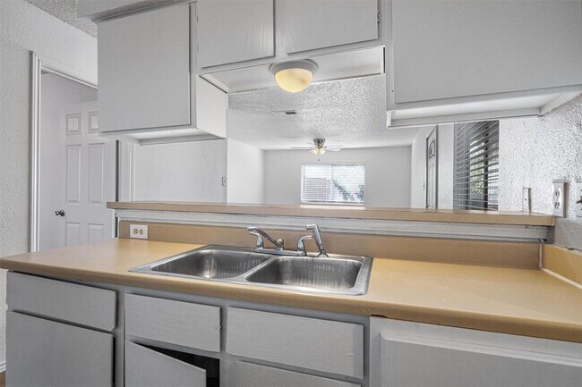 Building Photo - 5501 Spring Meadow Rd