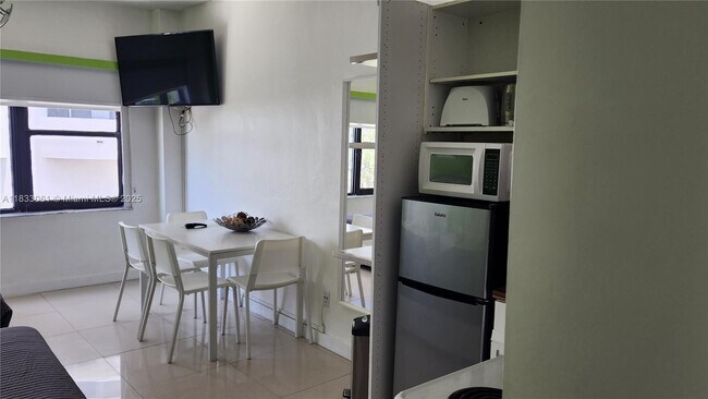 Foto del edificio - 6345 Collins Ave