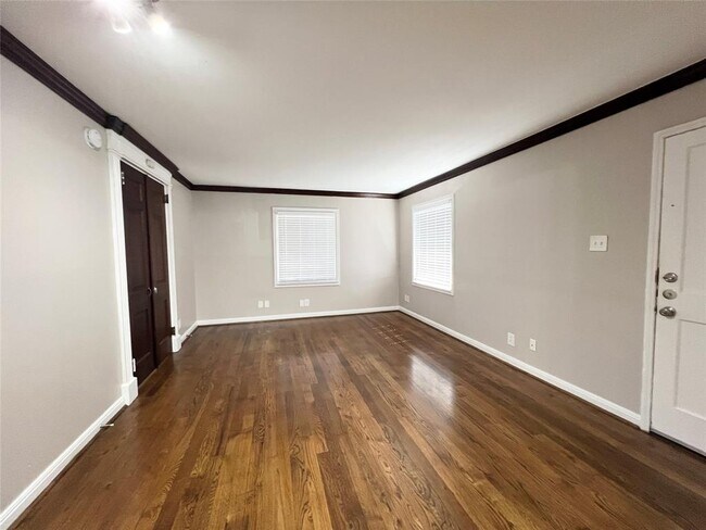 Building Photo - 20 Pinedale St