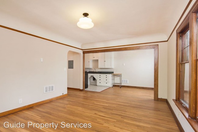 Building Photo - 1624 41st Ave E