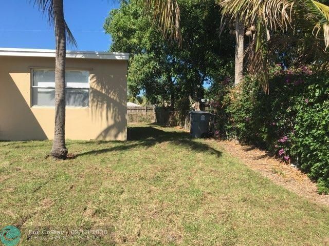 Foto del edificio - 521 Oleander Rd