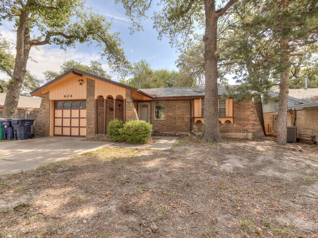 Photo - 604 Greenvale Rd House