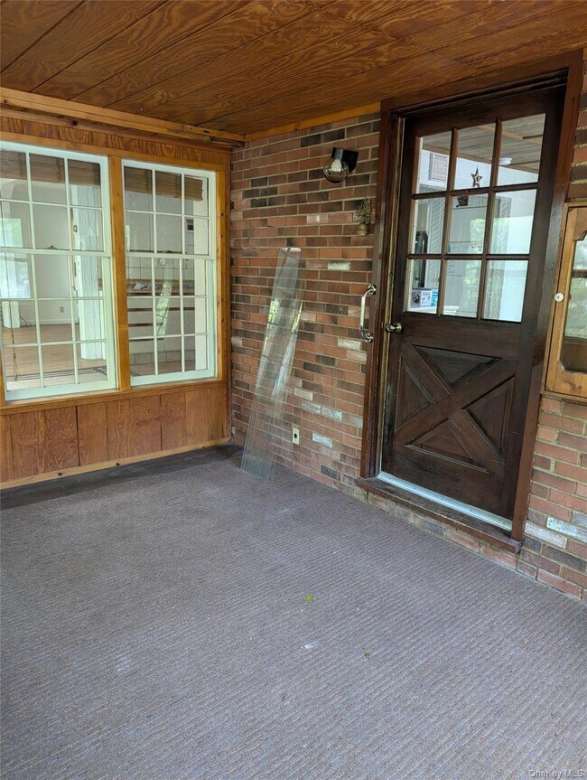 Building Photo - 45 Sunken Meadow Rd