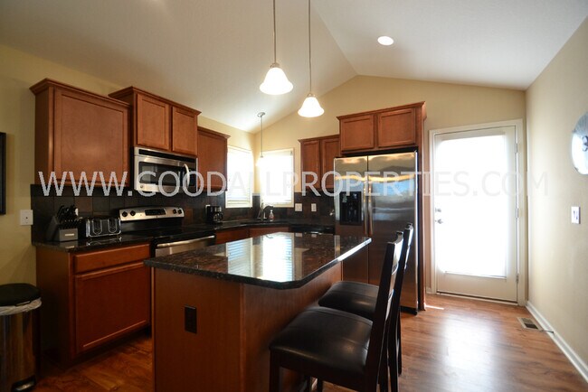 Foto del edificio - 3 Bedroom  Detached Townhome in Waukee with Finished Basement