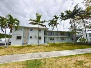 Building Photo - 4590 SW 67th Ave