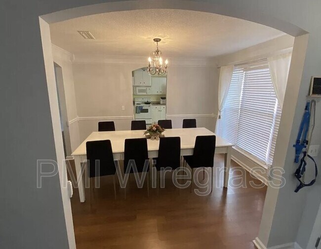 Foto del edificio - 115 Elmwood Dr
