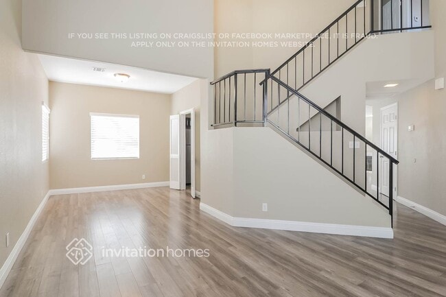 Building Photo - 453 Mayan Dr