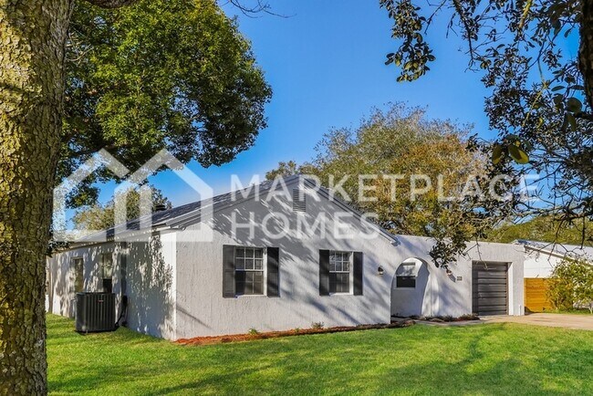 Foto del edificio - 360 Lobelia Rd