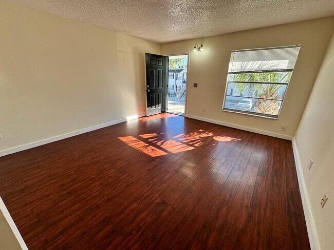 Foto del edificio - 7650 Forest City Rd