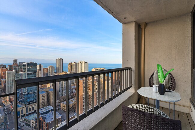 Foto del edificio - 1030 N State St