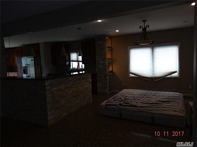 Foto del edificio - 836 Lorenz Ave