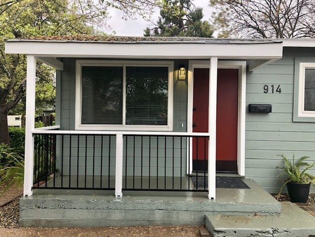 Building Photo - Charming 2 bedroom, 1 bath home near Sutte...