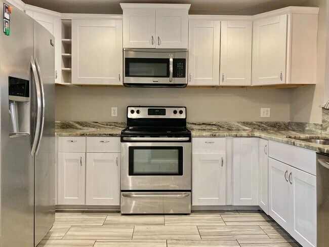 Foto del edificio - Beautifully Updated 3 Bedroom Home with Bo...