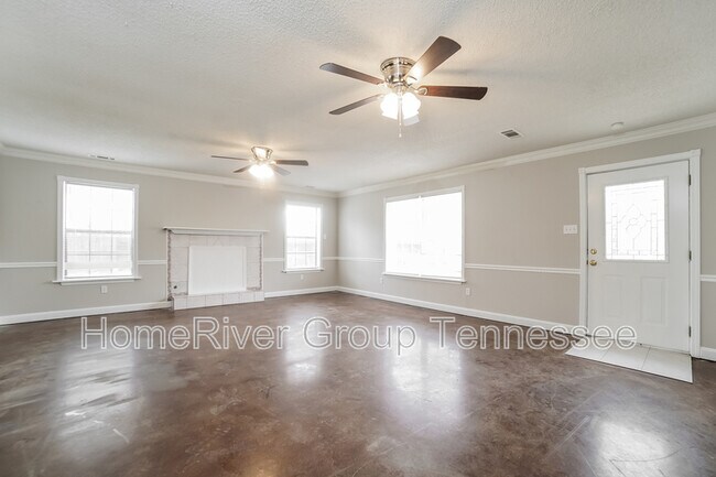 Building Photo - 2775 Ashbriar Dr
