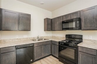 Building Photo - 4915 Sweet Chestnut Ln