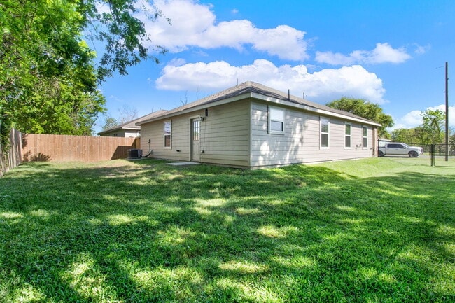 Building Photo - Beauty in Texas City