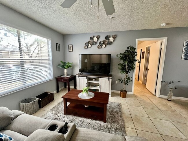 Building Photo - 976 Leeward Pl