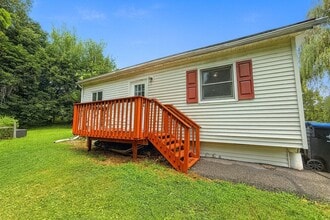 Building Photo - 60 Creek Run Rd