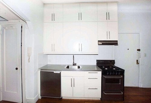 Foto del edificio - 370 W 12th St