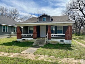 Building Photo - 1105 W Jefferson Ave