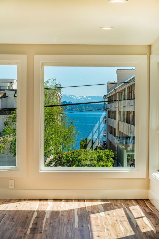 Foto del edificio - 329 Lakeside Ave S