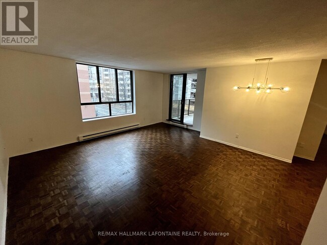 Photo du bâtiment - 475-475 Laurier Ave W