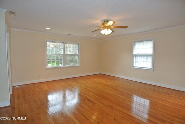 Foto del edificio - 2129 Neuse Cliffs Cir