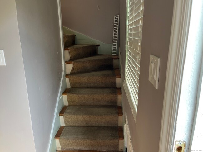 Building Photo - 195 Valley St