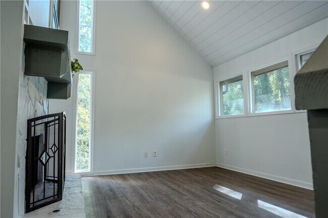 Foto del edificio - 8025 Cedar Cove