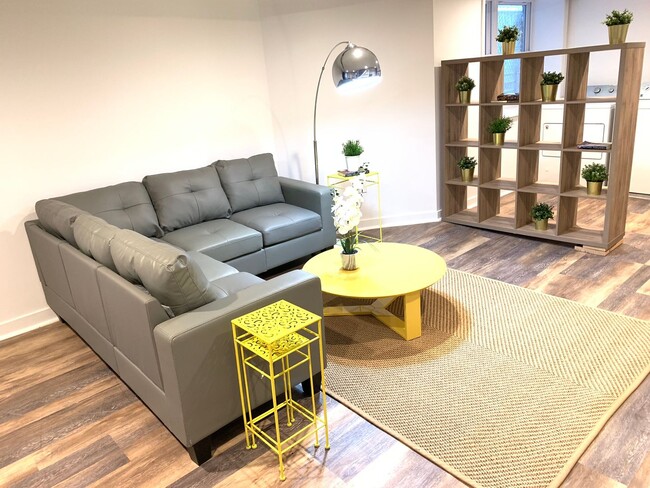 Foto del edificio - 2428 Cambreleng Ave