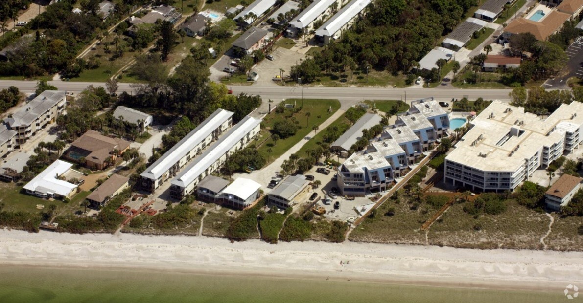 Aerial Photo - Chalet Laun Beachfront Apartments