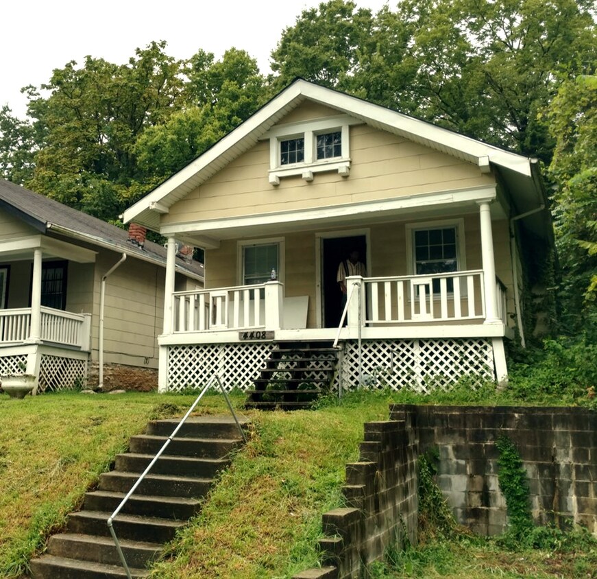 Primary Photo - 4408 Virginia Ave