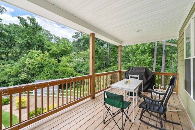 Foto del edificio - Beautiful, New 3 bed 2.5 bath with front p...