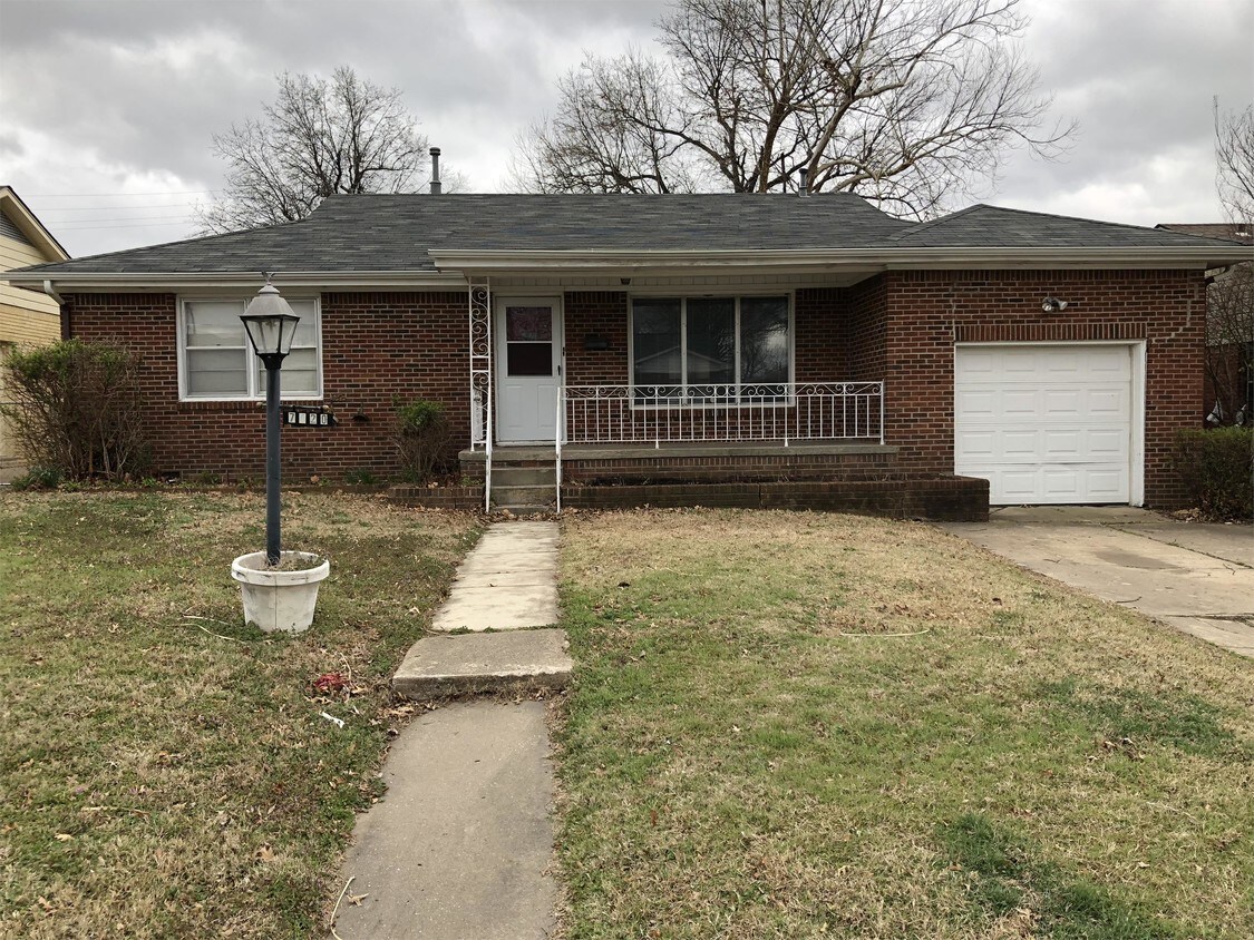 Primary Photo - 7420 E 3rd St