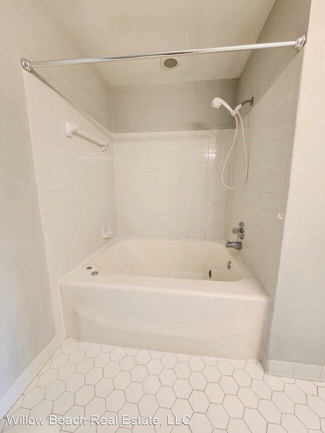 Building Photo - 2 br, 2.5 bath House - 118 East Bristol La...
