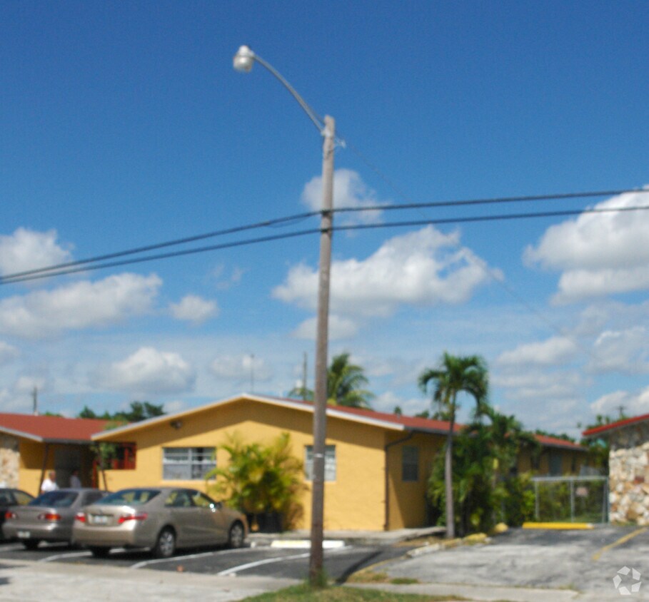 Primary Photo - 904-916 SW 10th St