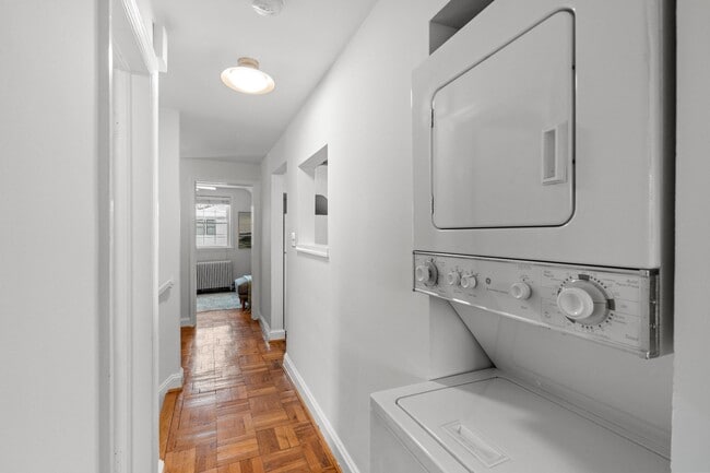 Building Photo - 1700 Dewitt Ave